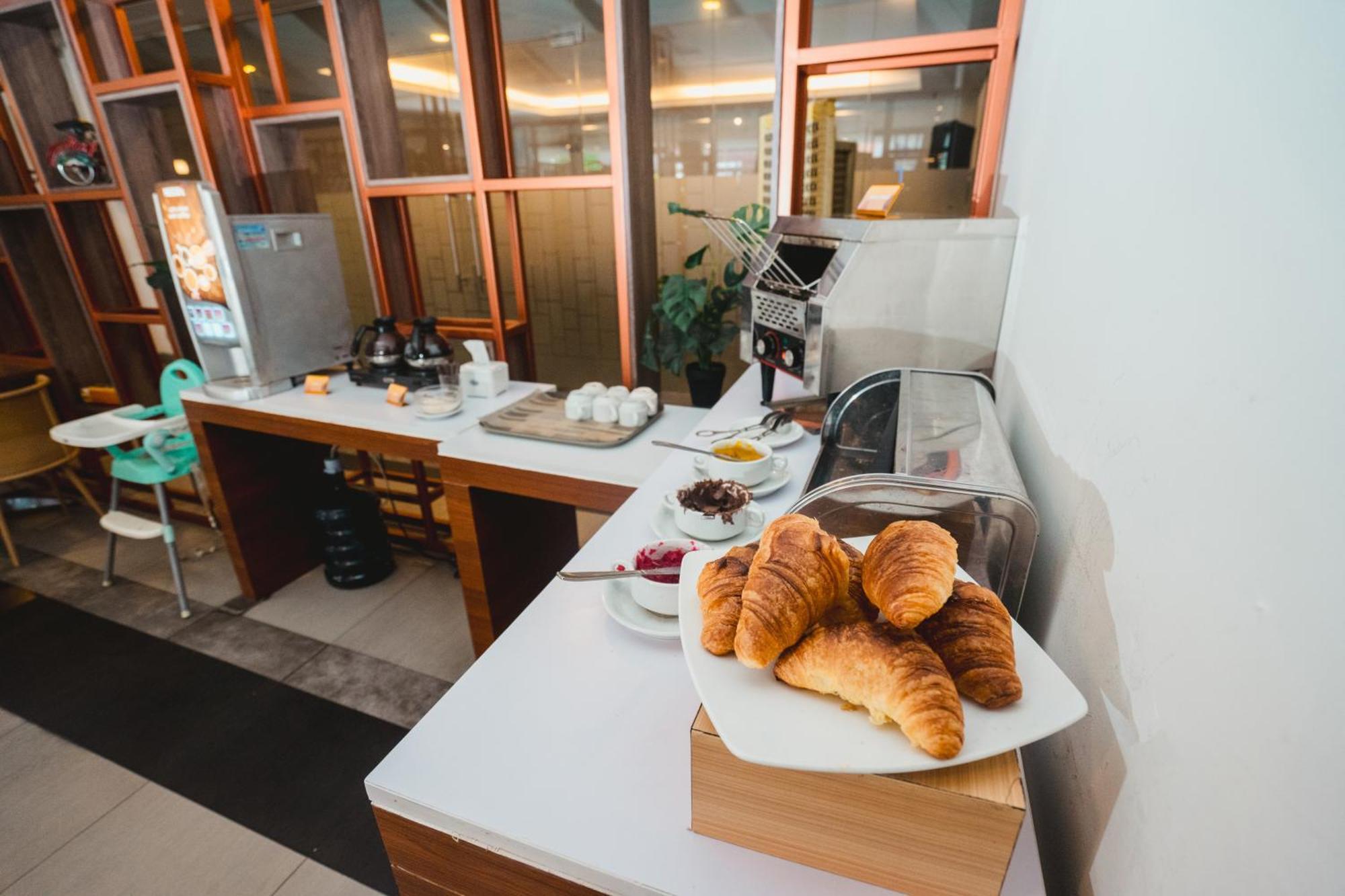 Carani Hotel Jogyakarta Zewnętrze zdjęcie
